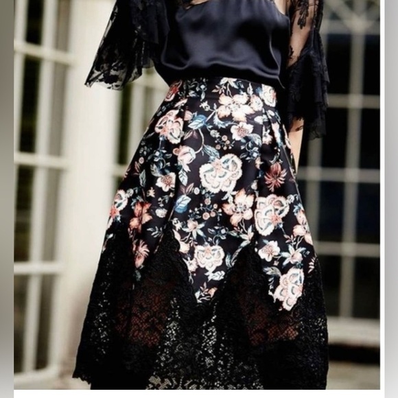 Elegant Sachin and Babi skirt - Picture 2 of 7